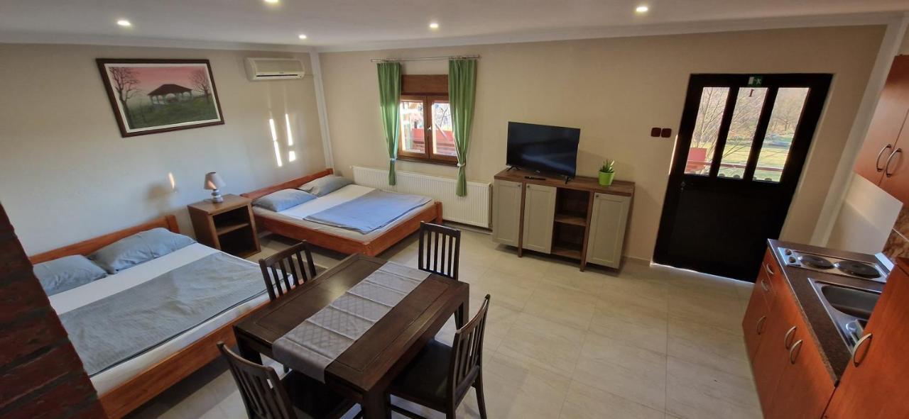 Guest House Blazevic Gornja Gracenica Bagian luar foto