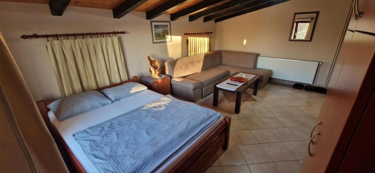 Guest House Blazevic Gornja Gracenica Bagian luar foto